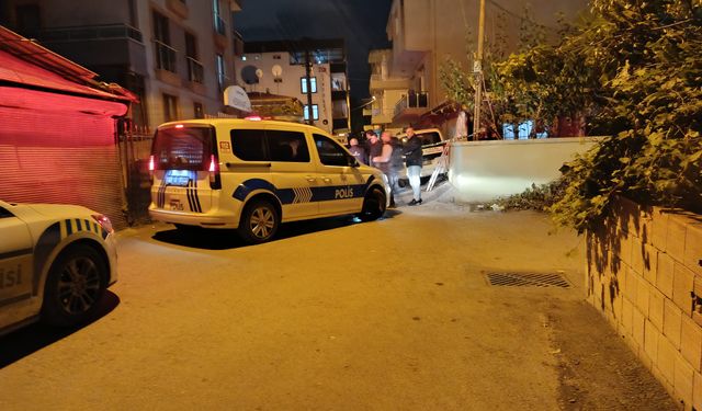Otomobildeki arkadaşını ağır yaralayan şüpheli, eski eşini de bıçaklamış; 11 gözaltı