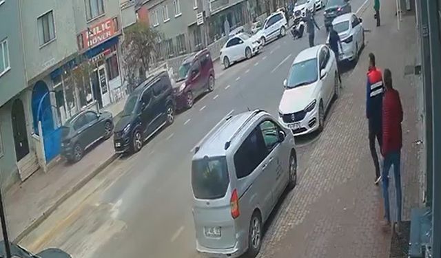 Otomobile çarpmamak için ani fren yapan sürücü, motosikletinin devrilmesi sonucu yaralandı