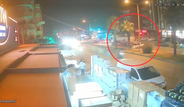 Otomobilin, TIR'a çarptığı kaza kamerada