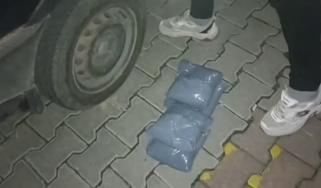 Otomobilinde 5 kilo metamfetamin ele geçirilen emekli polis, gözaltına alındı
