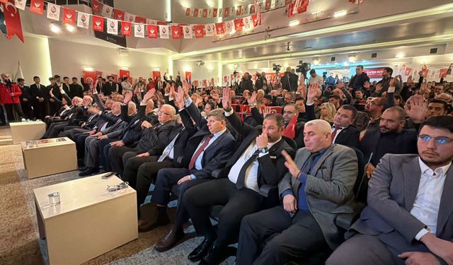 Özdağ: Selahattin Demirtaş barış güvercini gibi sunuluyor