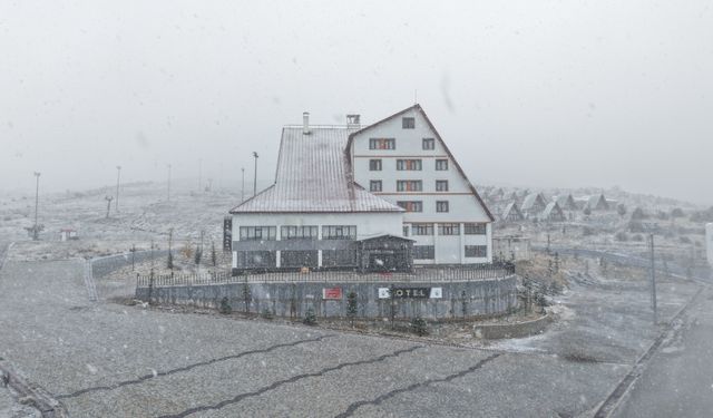 Sivas'ta yüksek kesimlere kar yağdı (2)
