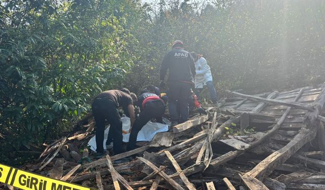 Tahtalarını sökerken ahşap ev yıkıldı; altında kalan sahibi öldü