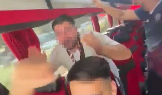 Taraftar otobüsü şoförü, direksiyonu bırakıp oynadı