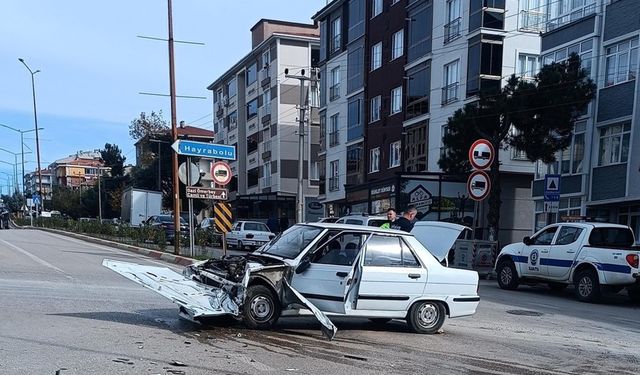 Tekirdağ- Otomobil ile çarpışan kamyonet takla attı: 2 yaralı
