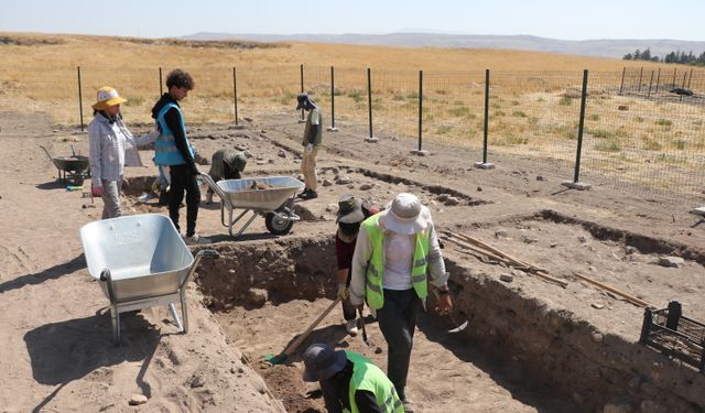 Türk ve Koreli arkeologlardan 4 bin yıl önce Anadolu'nun en görkemli binasının kalıntılarında ortak çalışma