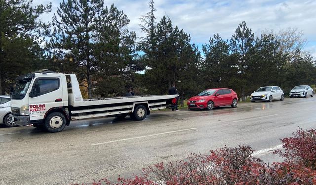 Yoluna karşına geçmek isteyen 2 yaya, iki otomobilin çarpması sonucu öldü