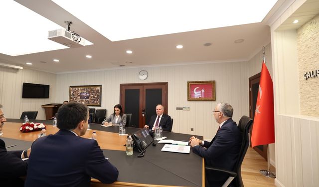 Asgari ücret görüşmeleri başladı; Türk-İş masada yok