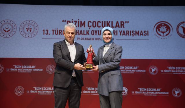 Bakan Göktaş, 'Bizim Çocuklar 13'üncü Türkiye Halk Oyunları Yarışması'nın açılış törenine katıldı