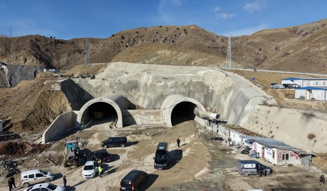 Bakan Uraloğlu: Kırık Tüneli, dağların kalbine mühendislik imzası atan bir eser niteliği taşıyor (2)