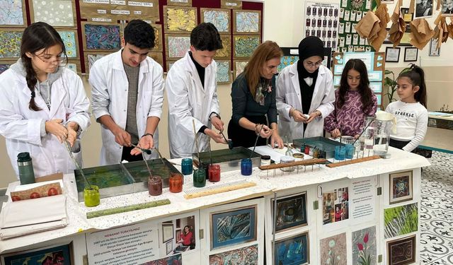 Ebru sanatı ile fizik öğreniyorlar