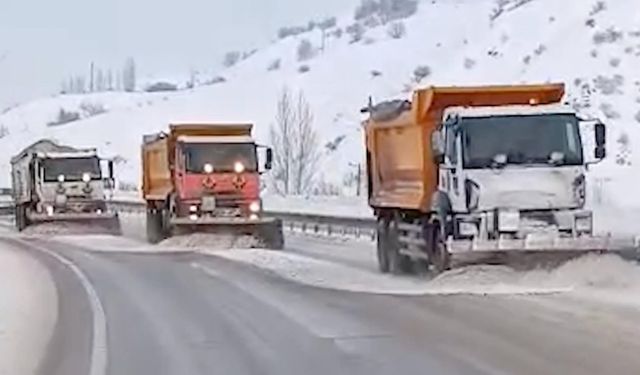 Ekipler, geçitleri ulaşıma açık tutmak için çalışıyor