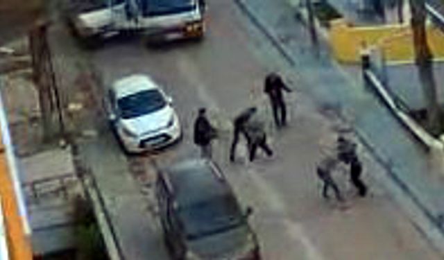 İstanbul- Avcılar'da hurdacıların satırlı kavgası kamerada