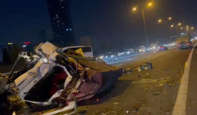 İstanbul - Bağcılar TEM Otoyolu'nda zincirleme kaza; trafik yoğunluğu oluştu -1