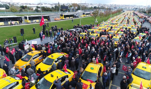 İstanbul- İstanbul'da taksicilerden korsan taşımacılığa karşı konvoylu eylem