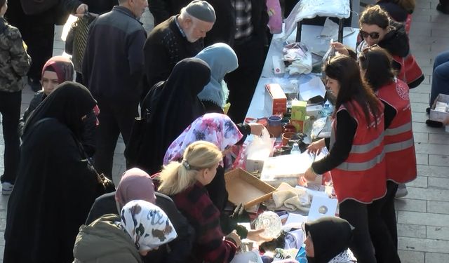 İstanbul-Maltepe'de Gazze'ye yardım için 'Hayır Çarşısı' kuruldu
