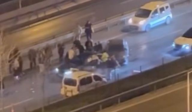 İstanbul - Üsküdar'da 7 aracın karıştığı zincirleme kaza kamerada