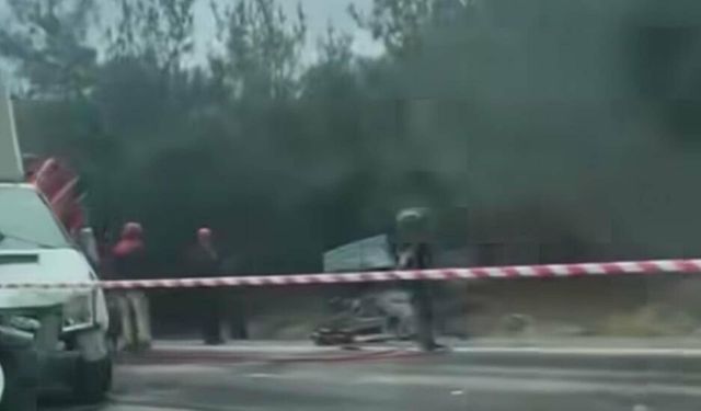 Kamyonetle otomobil çarpıştı: 2 ölü, 1'i ağır 2 yaralı