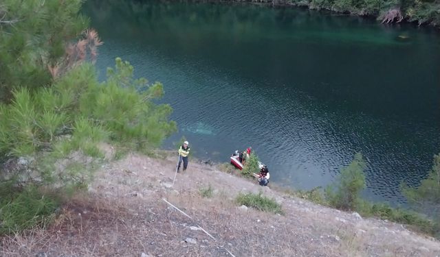 Kızılırmak'a uçan araçta eşi ve oğlunun ölümüne ilişkin tutuklanan doktor, cezaevinde intihar etti