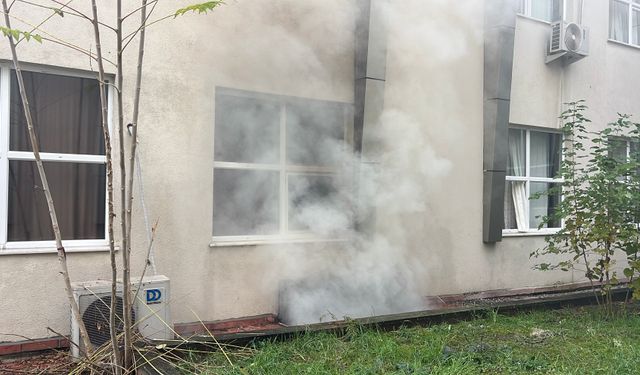 Okulun kağıt deposunda yangın; öğrenciler tahliye edildi