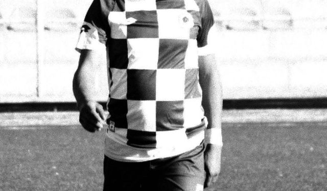 Otomobil park halindeki kamyona çarptı; kaleci antrenörü ile futbolcu öldü