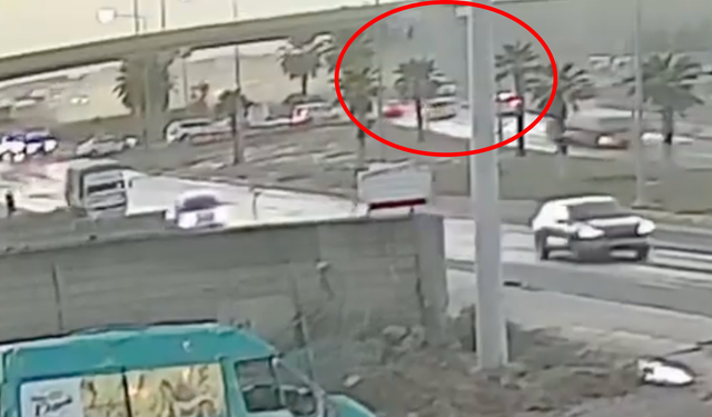 Şırnak'ta vinç, kavşaktaki 6 araca çarptı; 7 yaralı (2)