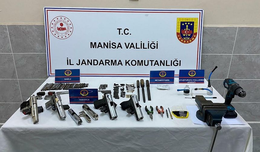 Manisa'da ruhsatsız silah operasyonu; 10 gözaltı