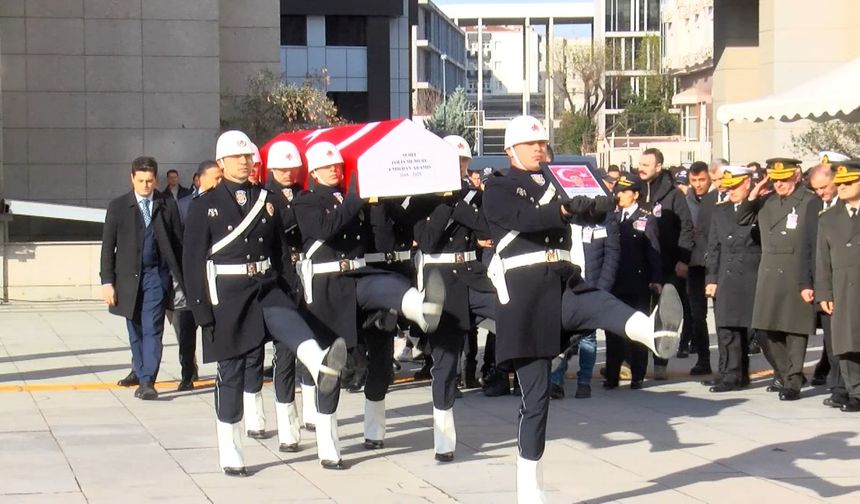 Şehit polis Emirhan Aramış için İstanbul Emniyet Müdürlüğü'nde tören