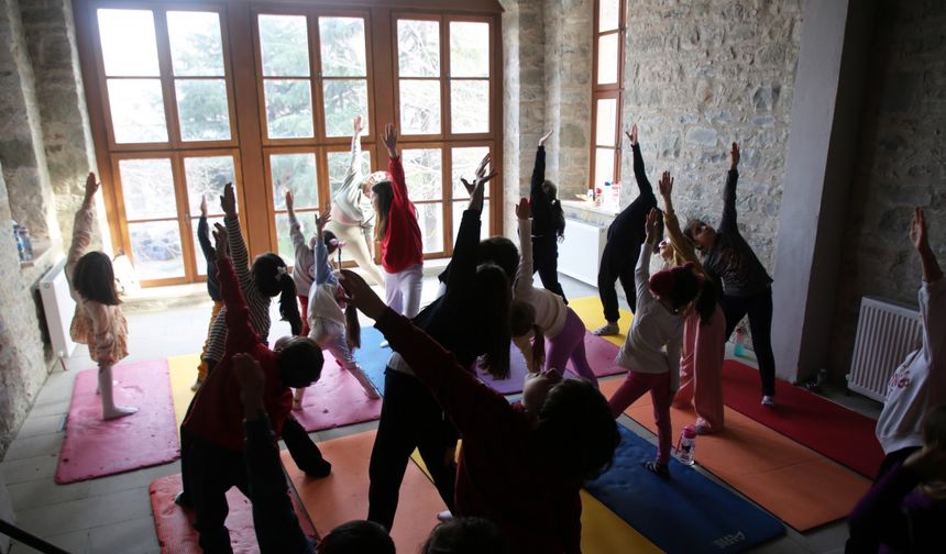 Sömestir tatilindeki çocuklar için 'Müzede yoga' etkinliği