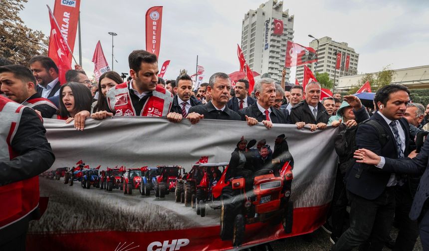 CHP lideri Özgür Özel: Barikatı asla dinlemeden hep beraber sel oluyoruz ve Anıtkabir'e akıyoruz