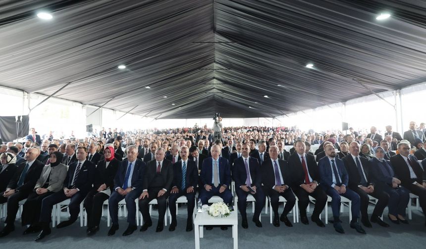 Cumhurbaşkanı Erdoğan: Bugünkü başarı, gençlere umutsuzluk aşılayan zihniyete indirilmiş ağır bir darbedir