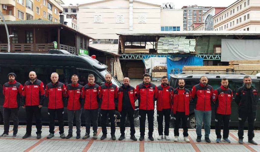 İHH, depremden etkilenen vatandaşlara çorba dağıttı