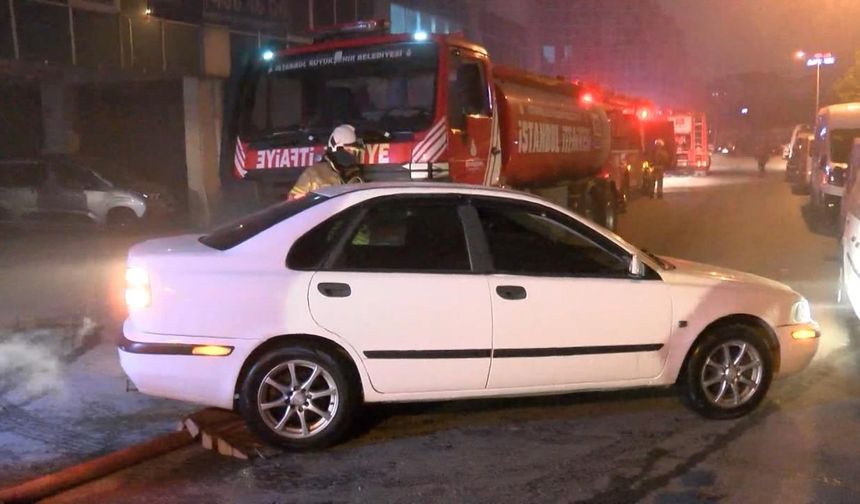 Sancaktepe'de oto galericiler sitesinde yangın