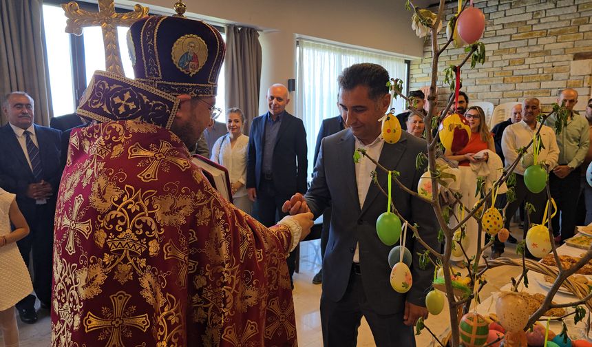 Türkiye'nin tek Ermeni mahallesinde Paskalya ayini