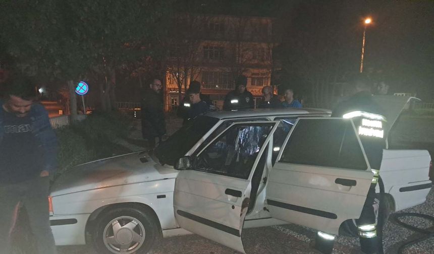 4 otomobili yaktı; o anlar kamerada