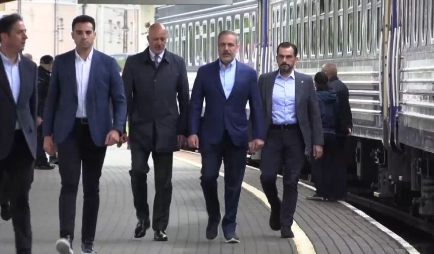 Bakan Fidan, Ukrayna ziyareti için trenle Polonya'dan Kiev'e hareket etti