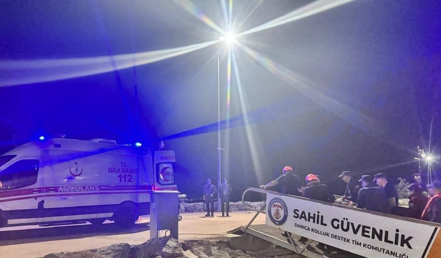 Balık tutarken 20 metreden denize düşüp yaralandı