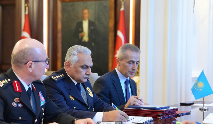 Bakan Yerlikaya, Kazakistanlı mevkidaşı Sadenov ile görüştü