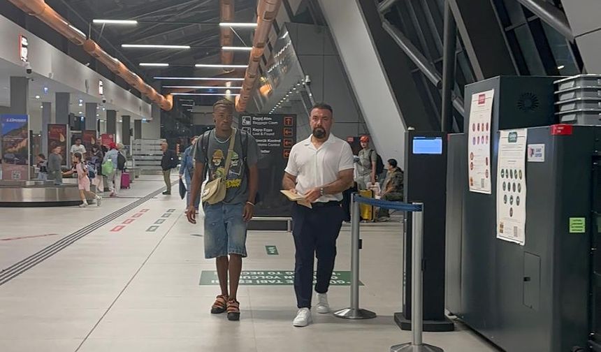 Trabzonspor’un yeni sezon ilk transferi Pina şehre geldi