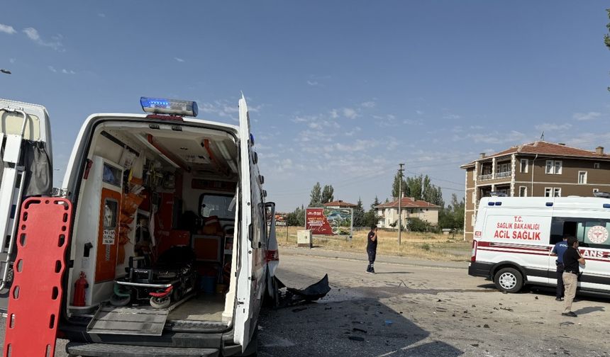 Ankara'da TIR ile ambulans çarpıştı: 5 yaralı