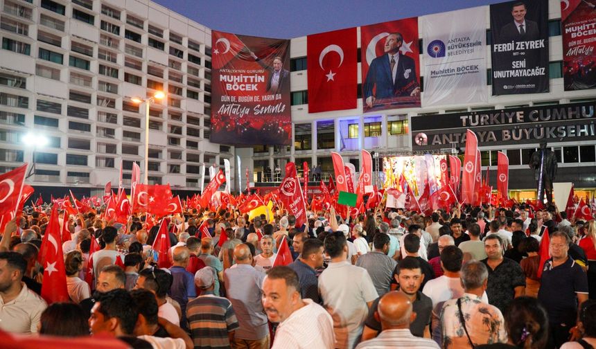 CHP lideri Özgür Özel Antalya mitinginde konuştu