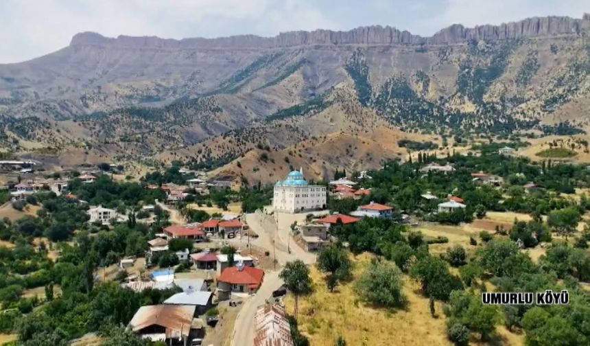 Derecik'te öğretmenler söyledikleri şarkıyla ilçeyi tanıttı