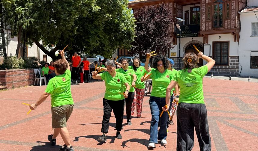 Hacettepe'nin her meslekten dansçıları