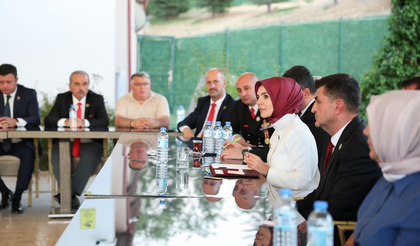 Bakan Göktaş, şehit yakınları ve gazilerle bir araya geldi