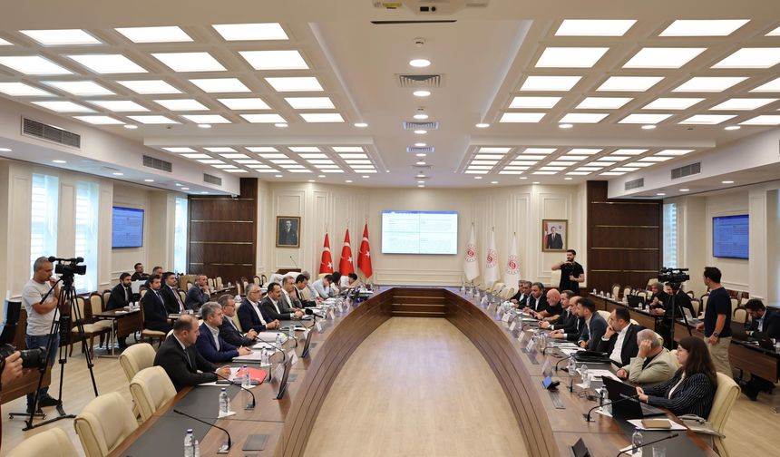 Bakan Işıkhan: Uzlaşı zemininde toplu sözleşme görüşmelerimizi sürdüreceğiz