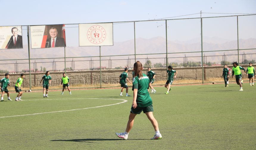 Ankara'dan Yüksekova Spor'un kadın takımına gelen forvet Beyza: İyi ki burayı tercih etmişim
