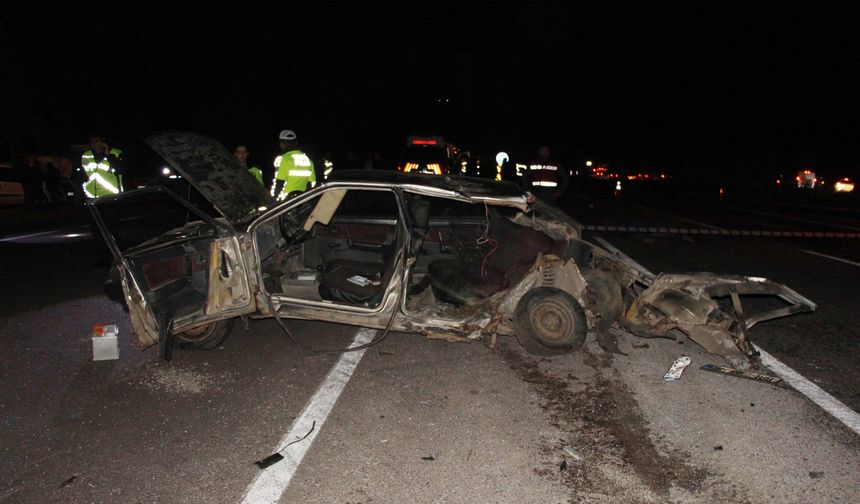 Çankırı'da iki otomobil çarpıştı: 1 ölü, 3 yaralı