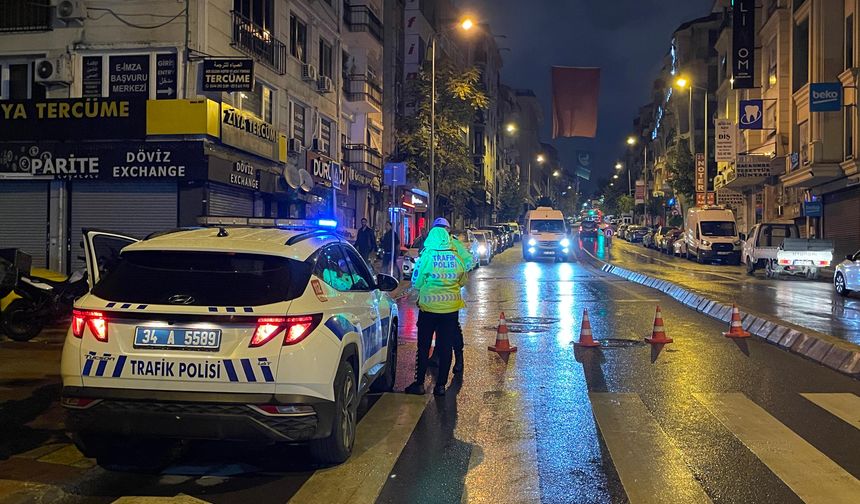 İstanbul - 29 Ekim Cumhuriyet Bayramı provaları nedeniyle bazı yollar trafiğe kapatıldı