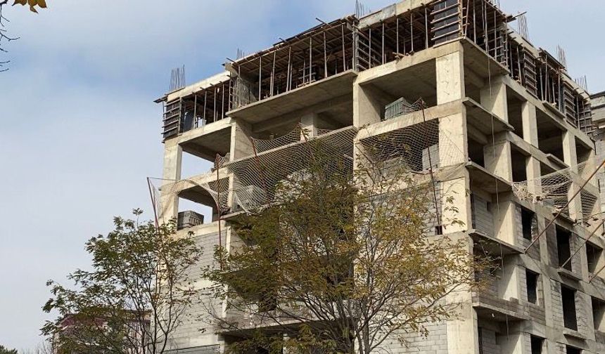 Elazığ'da inşaattan düşen işçi öldü