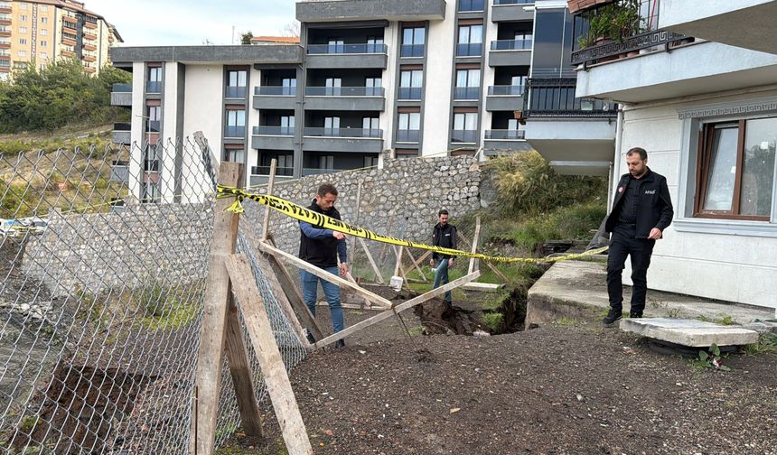 İnşaat alanında toprak kayması: 70 kişi evlerinden tahliye edildi (2)
